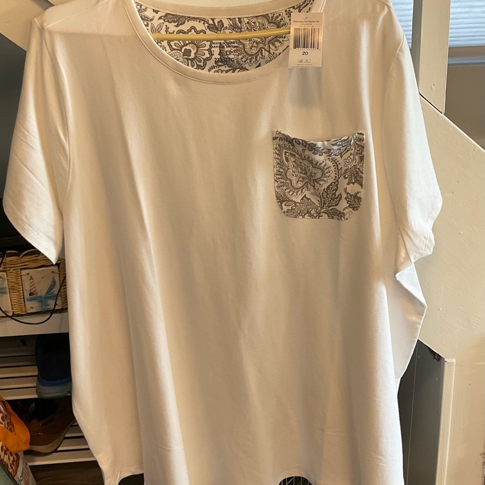 Vera Bradley White Tee with Black Paisley Accents NWT 2X